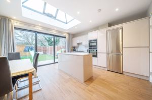 Kitchen Diner angle 1- click for photo gallery
